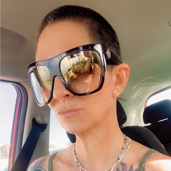 Meet your Posher, Gretchen - Picture 13 of 15